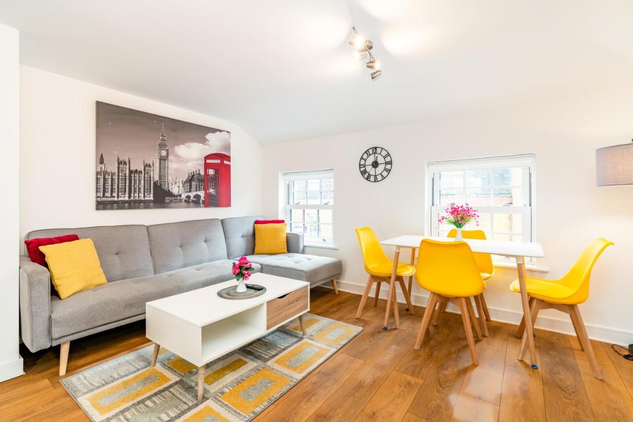 Town Center Apartment With 55” Smart Tv+Netflix 앤도버 외부 사진