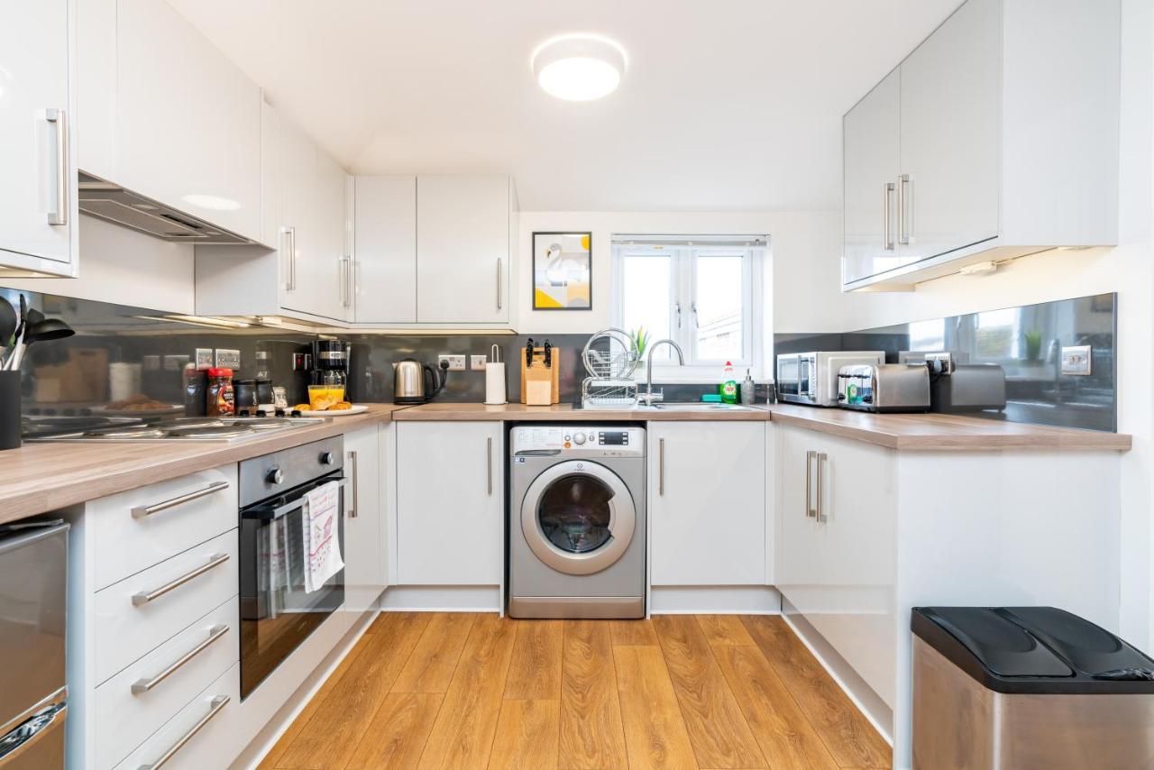 Town Center Apartment With 55” Smart Tv+Netflix 앤도버 외부 사진