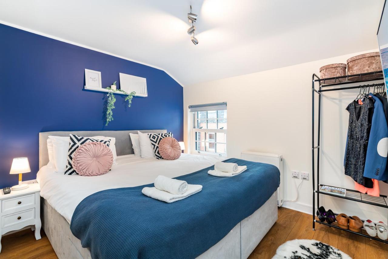 Town Center Apartment With 55” Smart Tv+Netflix 앤도버 외부 사진