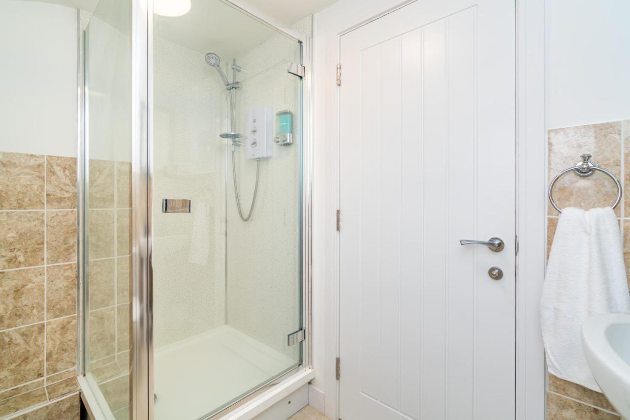 Town Center Apartment With 55” Smart Tv+Netflix 앤도버 외부 사진